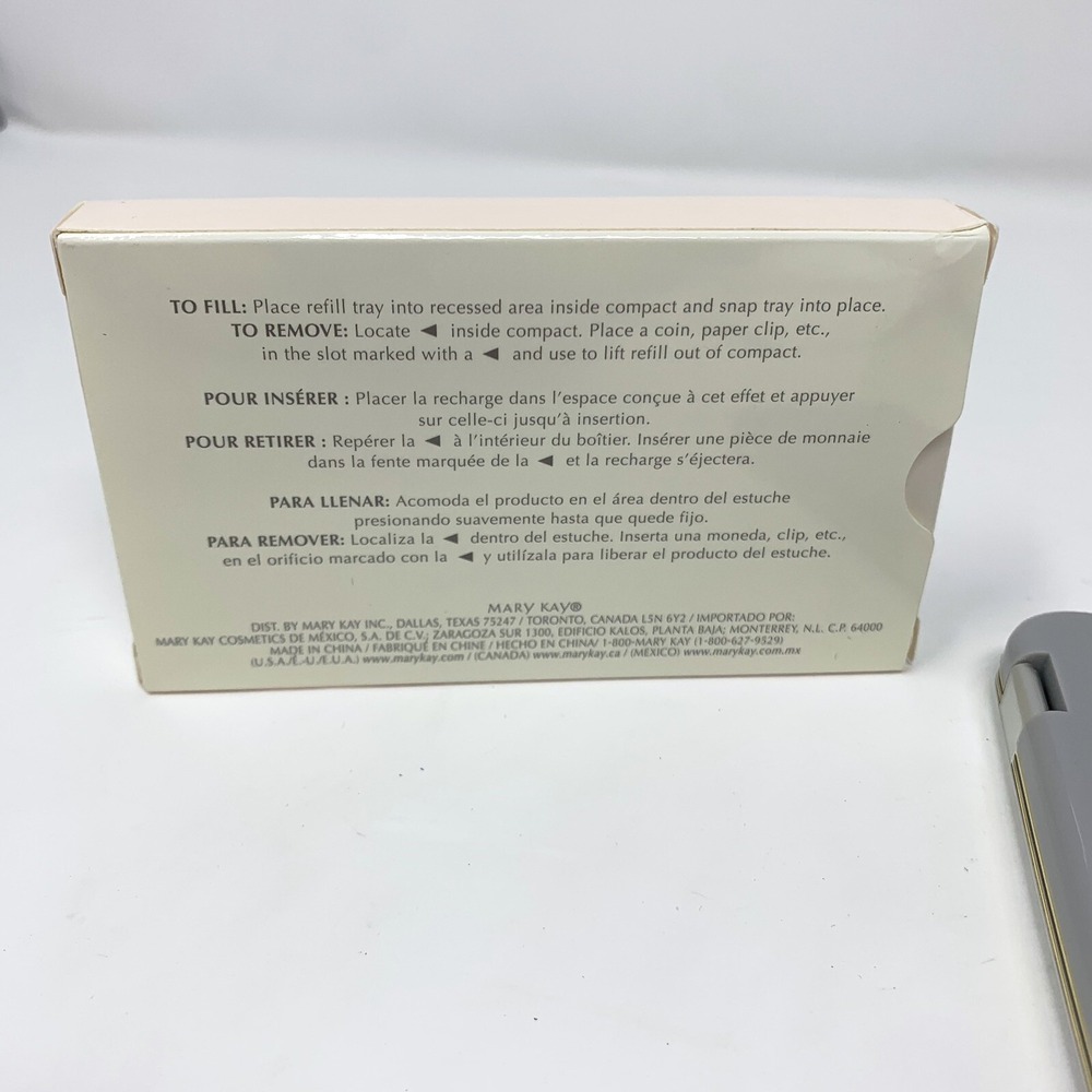 MARY KAY Foundation Compact for D Shape Foundation 869100 New In Box NIB - Picture 3 of 3